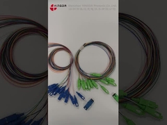 SC APC ผมเปียไฟเบอร์ออปติก LSZH 900um SM ปลอกโลหะเซรามิกสำหรับกล่องแยก