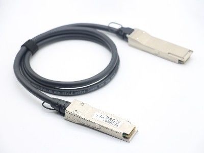 อัตราการโอนข้อมูล 40 Gbps แบบไร้ขัดแย้ง 100G QSFP28 ถึง QSFP28 สายเคเบิล DAC 1M สําหรับการส่งข้อมูล